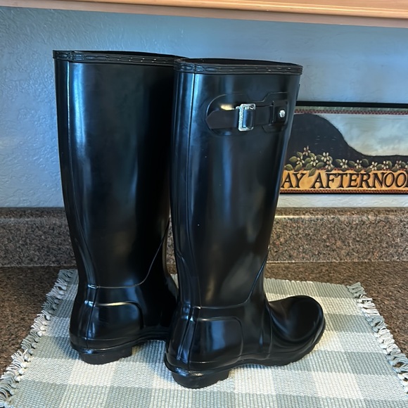 “HUNTER” Wellington Boots black size 7 warn once great condition.